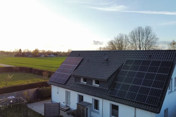 Haus wird aus dem Weitwinkel gezeigt